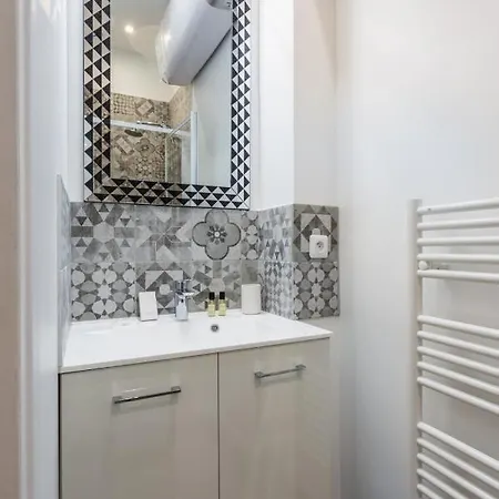 Cmg Montmartre - Chateau Rouge 1 * Paříž